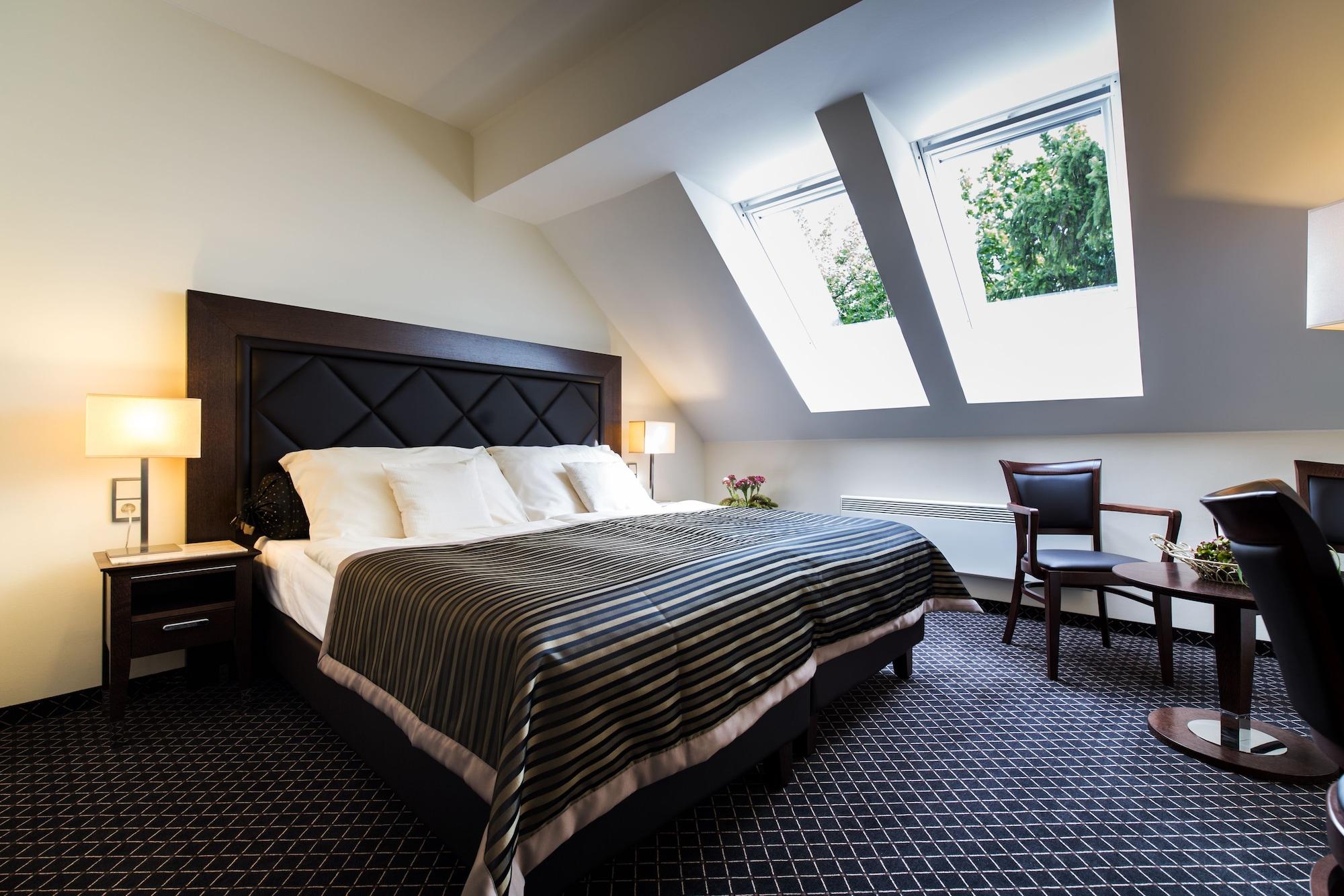 Hotel Selsky Dvur - Bohemian Village Courtyard Prague Exterior photo