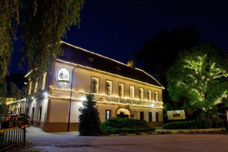 Hotel Selsky Dvur - Bohemian Village Courtyard Prague Exterior photo