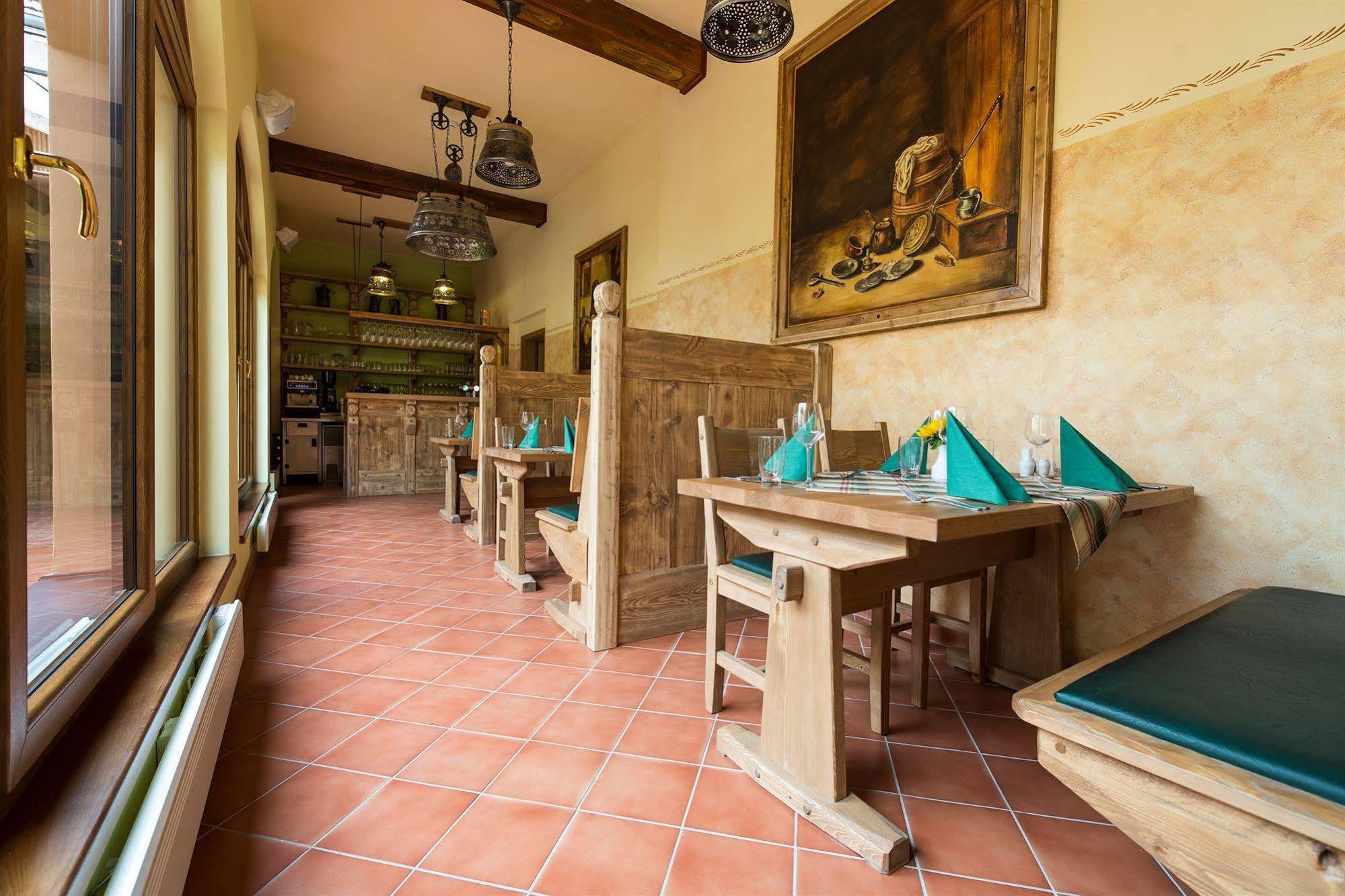 Hotel Selsky Dvur - Bohemian Village Courtyard Prague Exterior photo