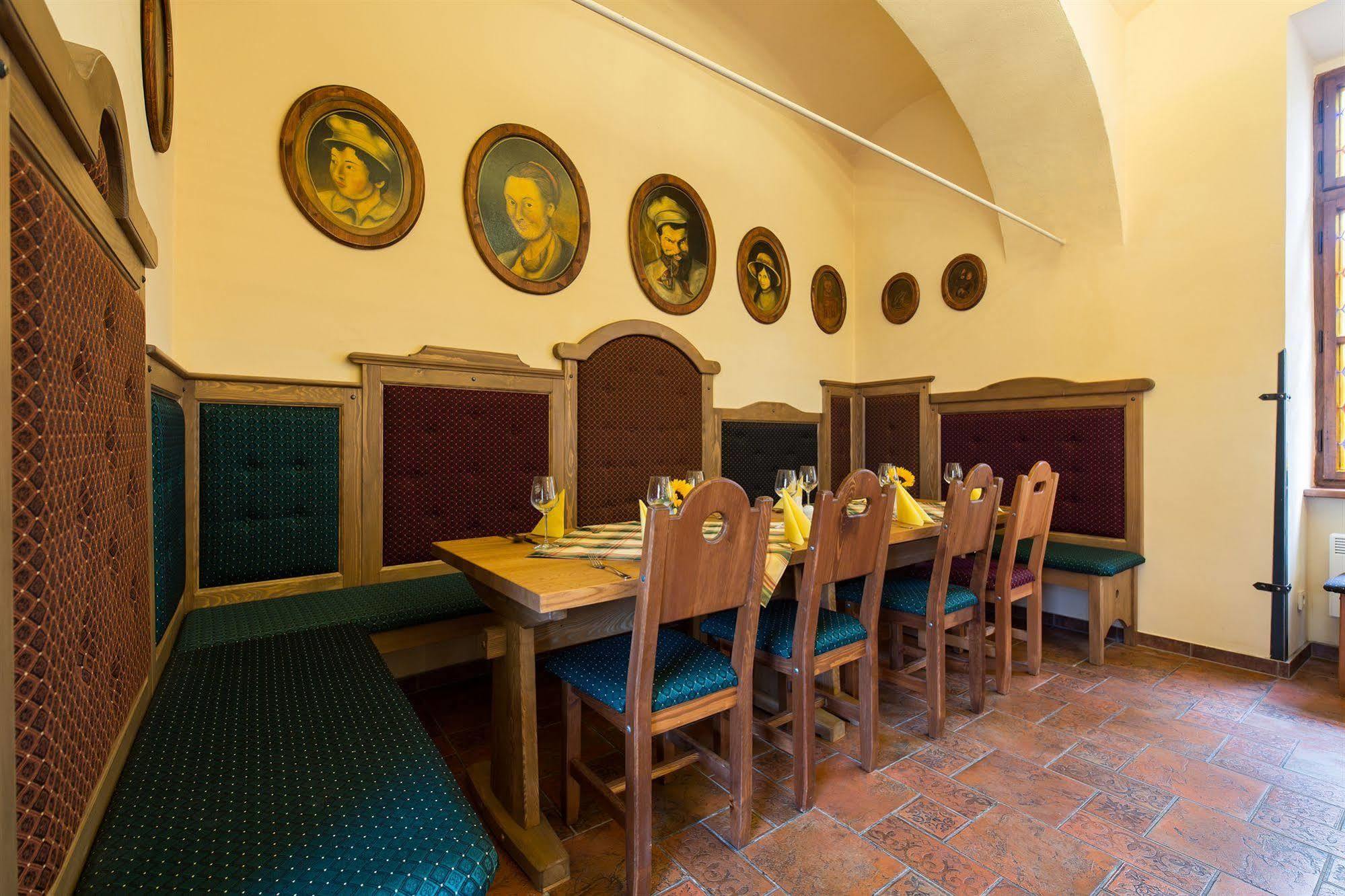Hotel Selsky Dvur - Bohemian Village Courtyard Prague Exterior photo