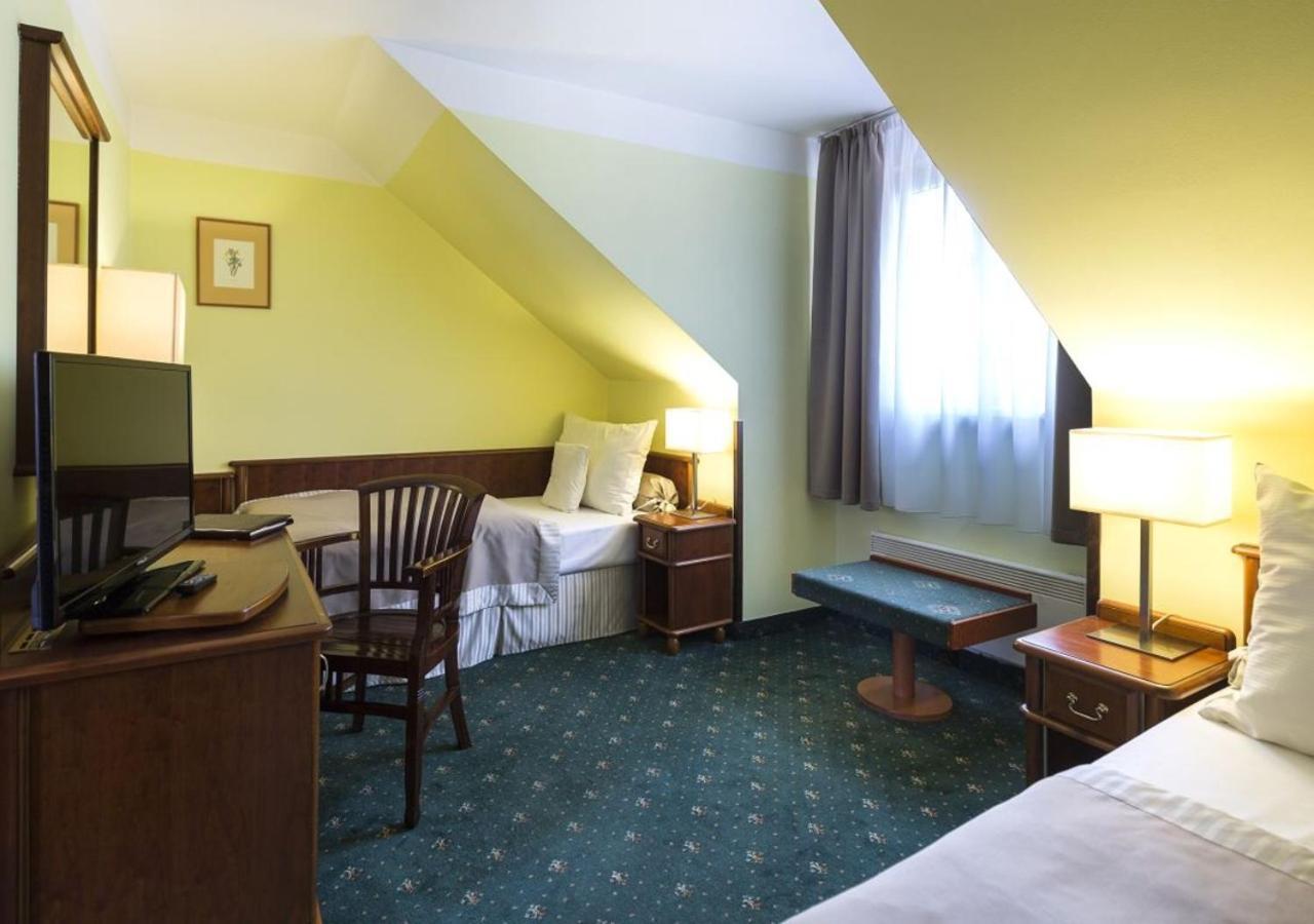 Hotel Selsky Dvur - Bohemian Village Courtyard Prague Exterior photo